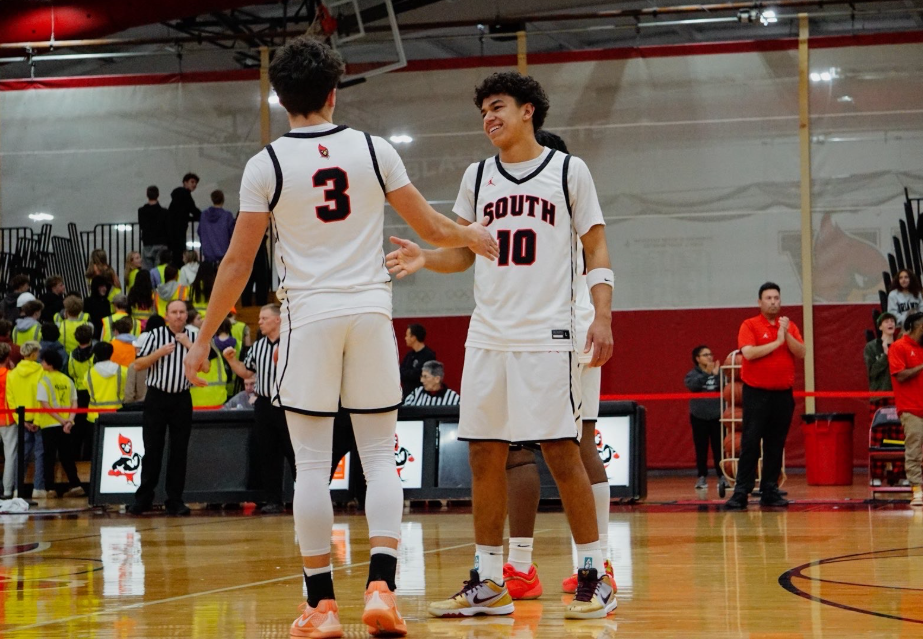 DeGeorge, Garcia Duo Boosts ‘Shirts Past Undefeated KM, 62-53